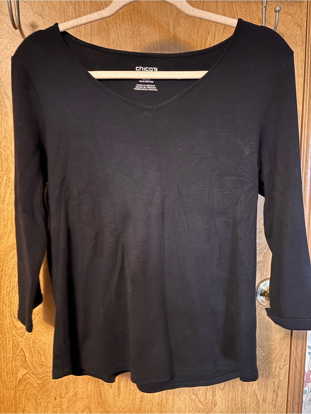 Chico's Black V-Neck Long Sleeve Tee